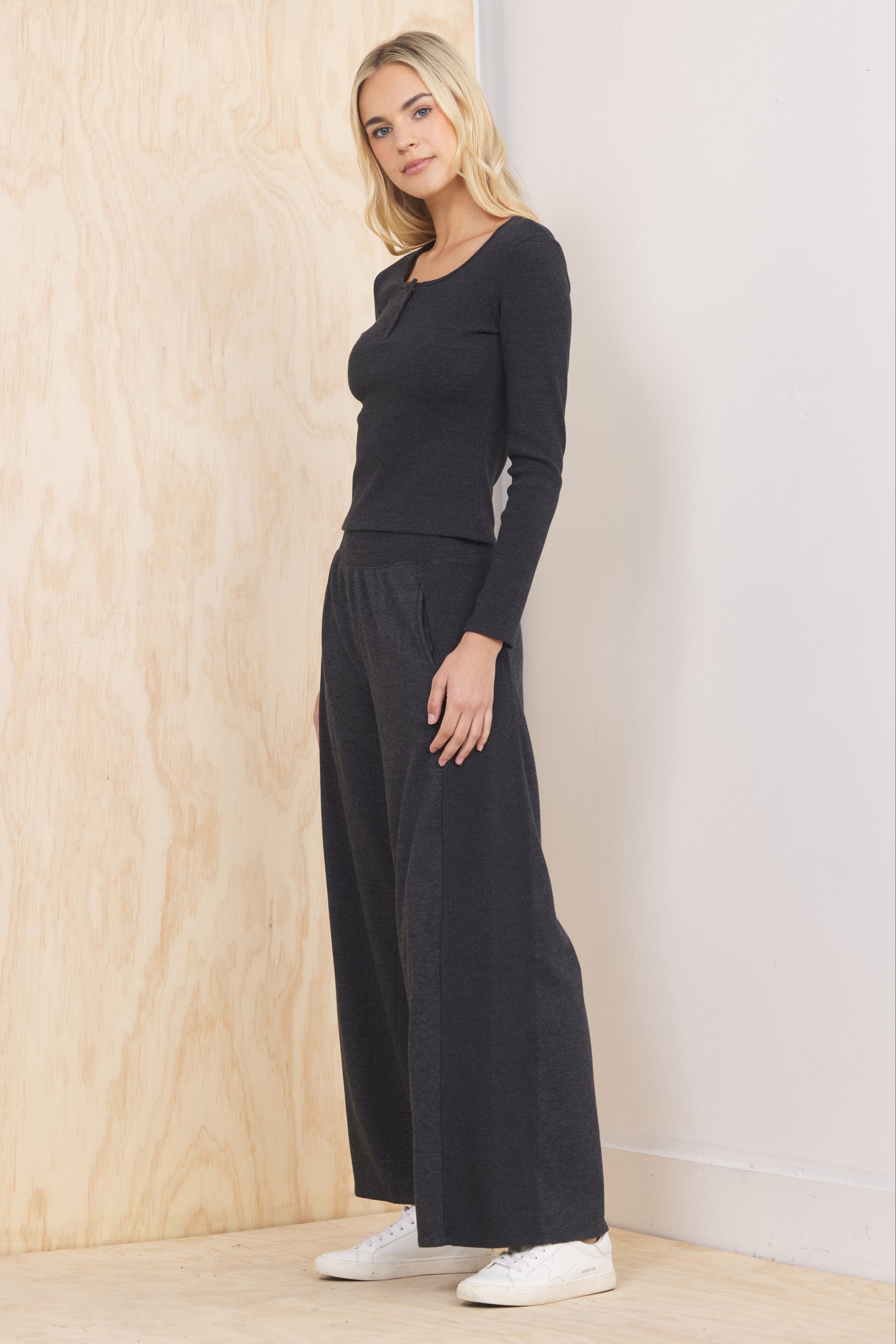 Seamless Long Sleeve Henley Washed Black