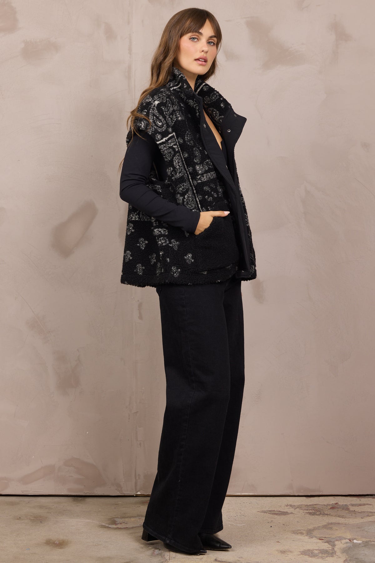 Bandana Printed Sherpa Vest Black - JoeyRae