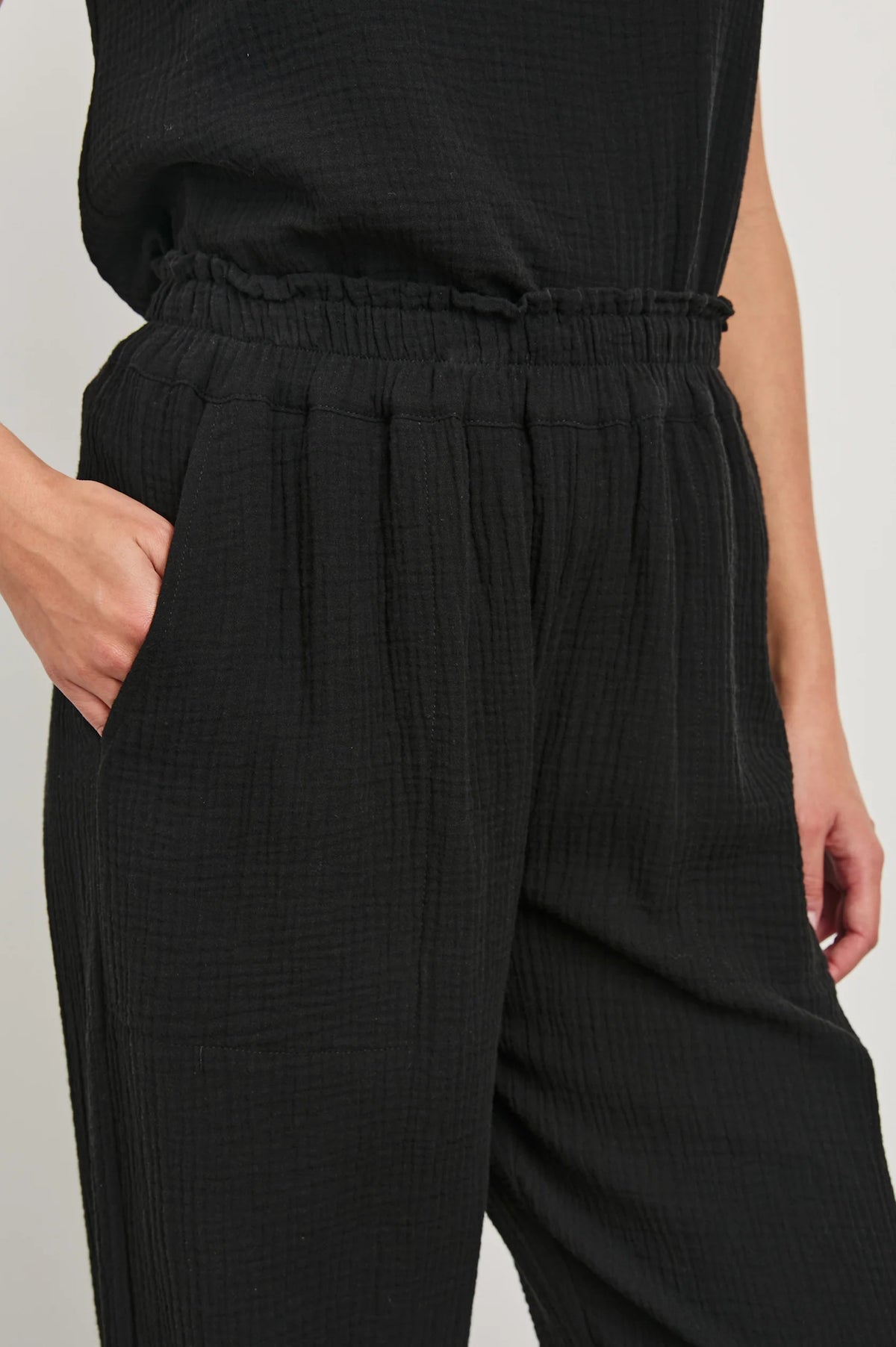 Leon Crop Black - JoeyRae